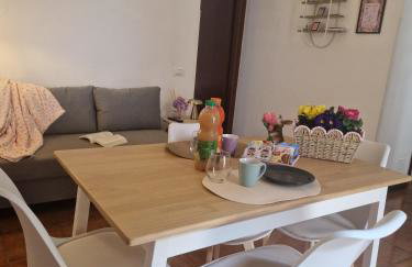 Charming Home with Private Patio near Swiss Border and Transport - Daisy, Loggiadeifiori - Photo 6