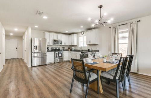 Modern Home with Private Yard and Patio in Little Elm! - Foto 5