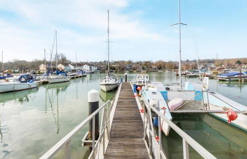 Creek View - A Tranquil Waterside Retreat with a Touch of Luxury and Pontoon - Photo 7