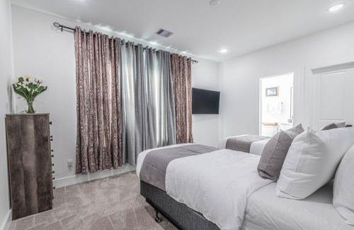 Luxury Haven near Dwtn, Med CTR, with Fast Free WiFi, Parking - Foto 29