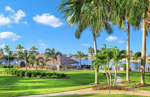 Walkout condo with beach access, pool and pickleball - Foto 43