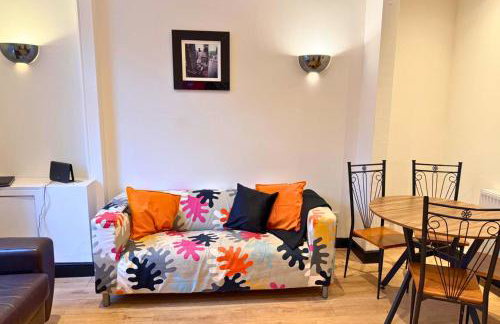 Fully Furnished 3 Bedroom House in Preston with Free Parking - Photo 10