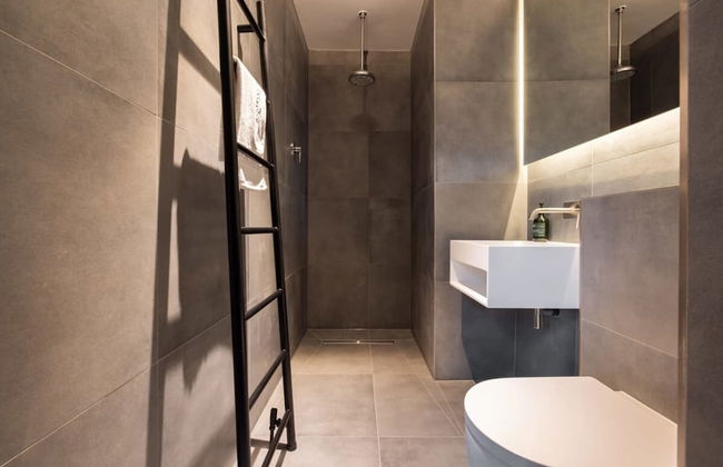 Stylish Georgian Townhouse w Sun Terrace Garden - Photo 20