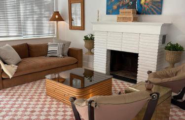 Mid-Century with Outdoor Oasis - Foto 22