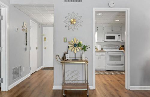 Famous MUSIC ROW 1 Bedroom Condo with FREE Parking and Pool - Foto 18