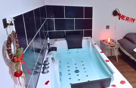 Balnéo privée & cinéma XXL - Logement premium à Tourcoing - Foto 1