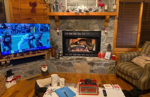 Boujee Bear Lodge - A Peaceful Cabin in the Woods - Photo 38