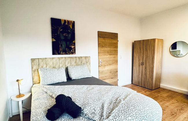 Cozy 3BR Apt with Garden Sleeps 10 - Foto 26