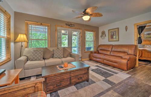 Waterfront Cottage in Fort Towson with 2 Decks! - Foto 4