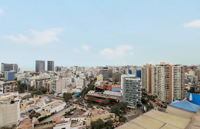 Elegant 3BR Duplex With Balcony in Miraflores - Photo 58