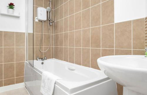 Modern Two Bed House - Garden - Parking - Smart TV - 2GMS - Foto 23