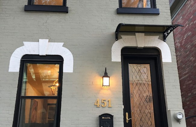 Beautiful 4BR Downtown House, Sleeps 10 - Photo 39