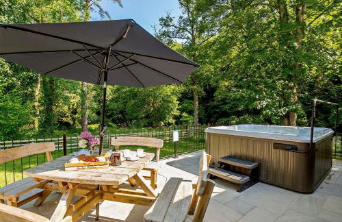 4 Bed in Llanfairtalhaiarn 88973 - Photo 1