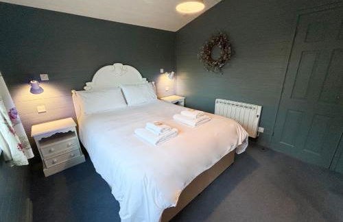 Lapwing Lodge with loch and mountain view - Foto 8