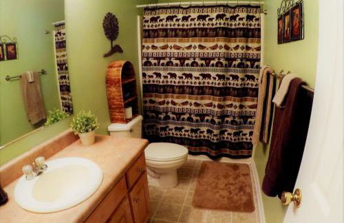 Beautiful Luxury Cabin Rental with Amazing Views next to the Tuckasegee River, NC - Foto 17