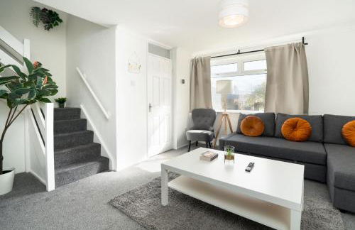 Spacious - 3 Bed - Free Parking - by Holiday Homes - Foto 21