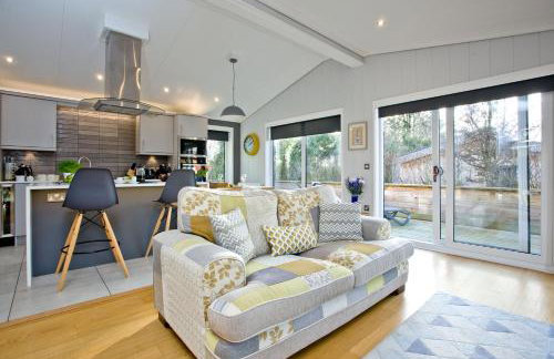 Nyland Lodge - Hot Tub - Fireplace - Free Parking & WiFi - Foto 3