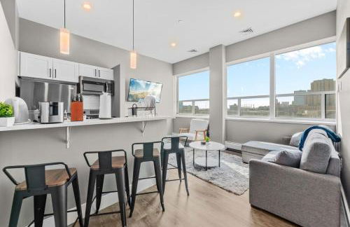 Modern 1 Bedroom Apartment with 2 TVs Fast WiFi and Free Parking - Foto 1