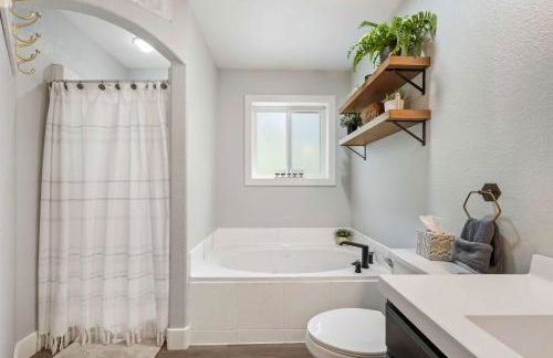 Black Hills Getaway with Hot Tub & Game Room for 18 - Foto 21