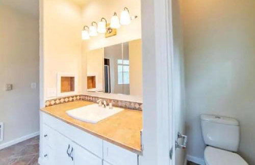 Spacious Ski Chalet W Indoor Hotub & Sep Suite! - Foto 15