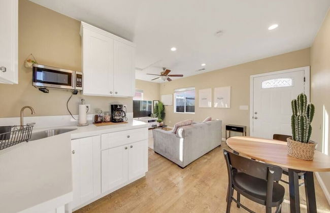 Trendy San Diego Home With Backyard and Firepit - Foto 5