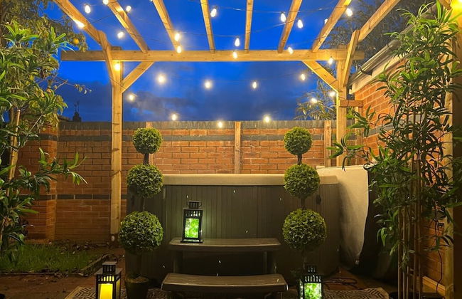 The Cheshire Gathering - Hot Tub 8 Bedroom - Photo 31