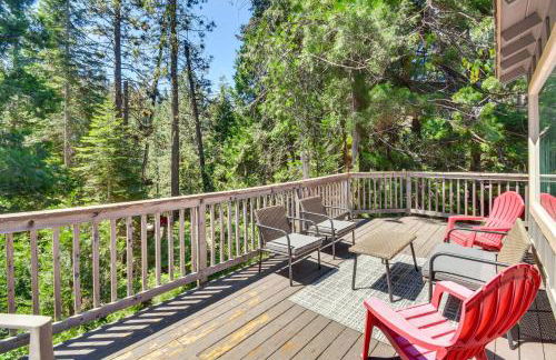 Cozy Retreat with Deck about 2 Mi to Pinecrest Lake! - Foto 23