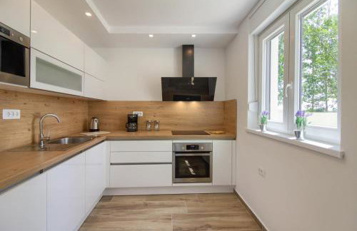 Luxury Villa with extra heated pool with hydromassage, biliard near town center and beach by WiiBuk - Foto 25