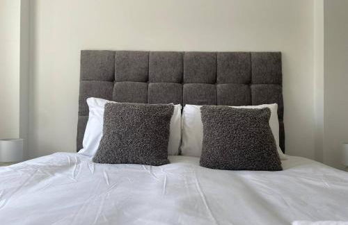 Exclusive 1 and 2 Bedroom Flats only 0,5 miles aw - Foto 64