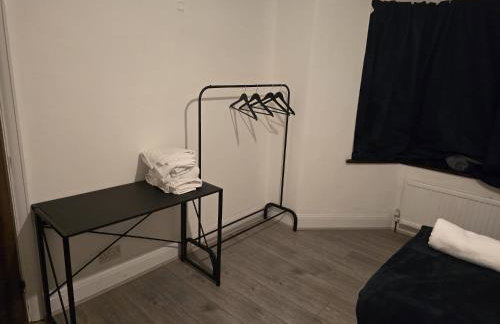 Sittingbourne Lodge, free car park - 4 Cars - Photo 19