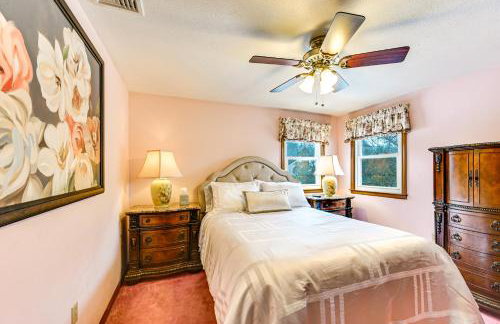 Spacious Yard with Gazebo Charming Windsor Retreat - Foto 11