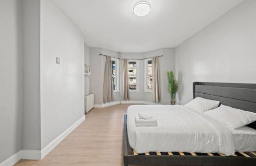 Spacious Luxe Stay Sleeps 16 20 Min to NYC - Foto 28