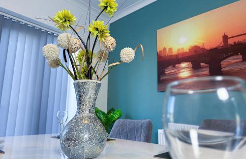 Stoneleigh Retreat 4BR Entire Home - Photo 29