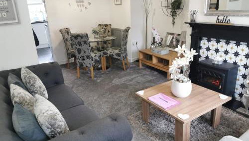 Stunning 2-Bed House in Macclesfield Cheshire - Foto 2