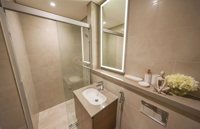 Yogi - Bright Apartment With Panoramic CityScape Views - Photo 17