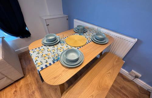 Stretford Apartment - Sleeps 6 - WiFi - Parking - Near Stadium - Foto 3