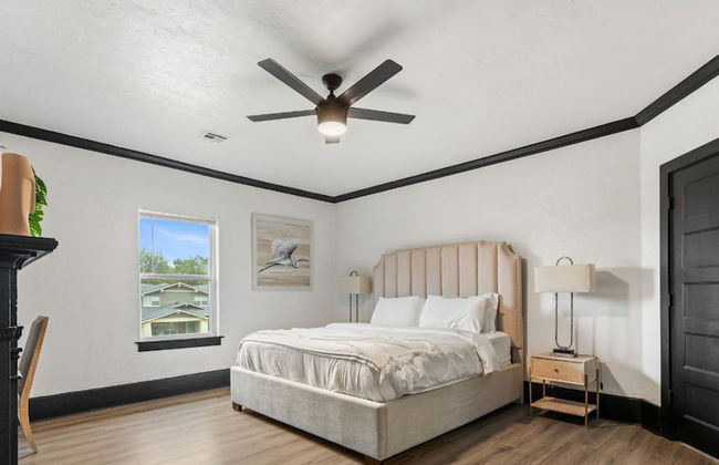 6BR Retreat Comfort Convenience Kitchen 16 - Photo 16