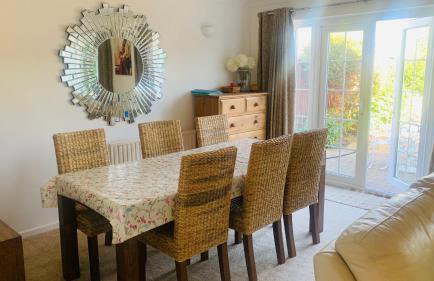 Lovekush Epsom Banstead Surrey. Views over London - Photo 20