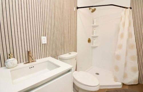 Luxury Oasis Getaway w/pool 15 mins from beach - Foto 9