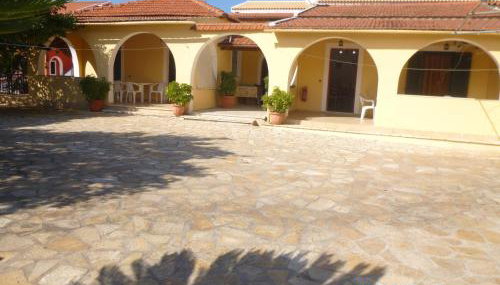 Bungalows Niki - Foto 3, Garden view