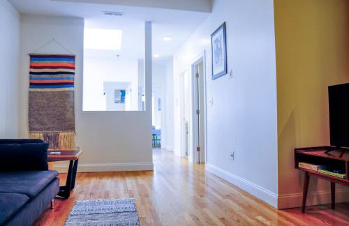 Modern & Spacious 4-Bedroom Apartment in Roxbury - Foto 2