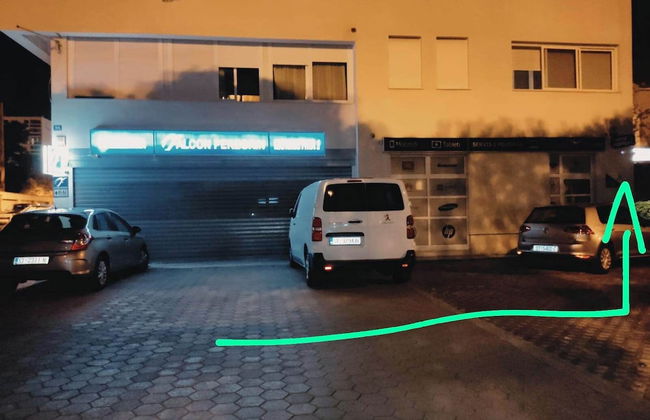 Immaculate Apartment in Center City With Parking - Photo 16