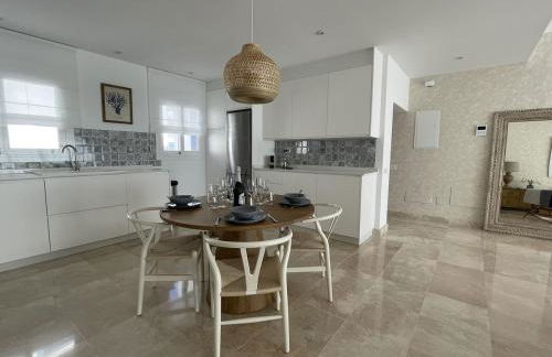 Luxury Penthouse Casa de Paraiso, sea view, pools, golf - Photo 6