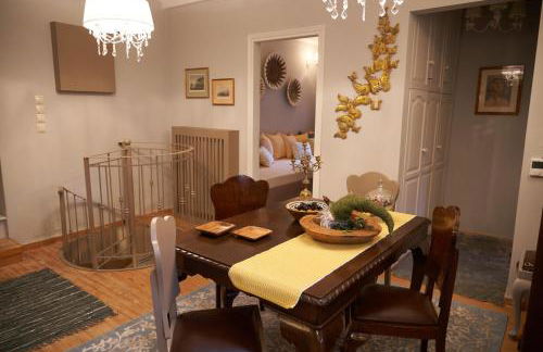 Dandy Villas Dimitsana - a family ideal charming home in a quaint historic neighborhood - 2 fireplaces for romantic nights - Foto 20