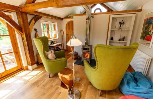 Idyllic countryside cabin with stream and lake - Foto 28