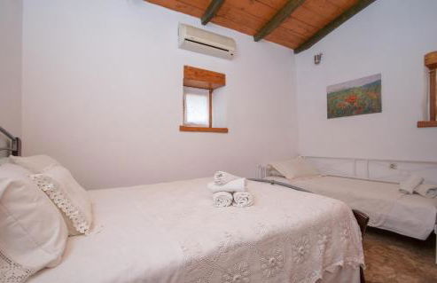 Gioia Traditional House - Photo 33