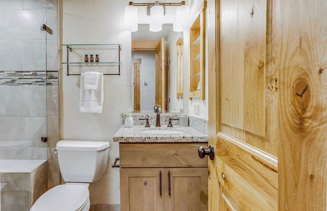 Arroyo by Avantstay Peaceful Mountain Townhouse w/ Large Private Balcony - Photo 16