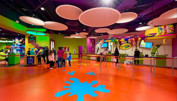 Disfrutando de la visita a Crayola Experience