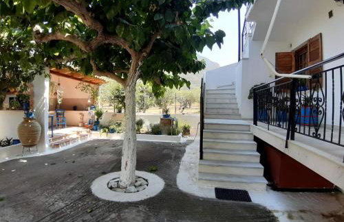 Glyfada's Family Apartment - Photo 14