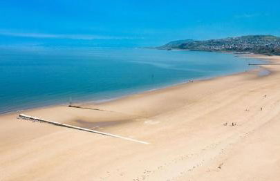 Modern Large 4-Bed Property sleeps 10 in Abergele - Photo 22